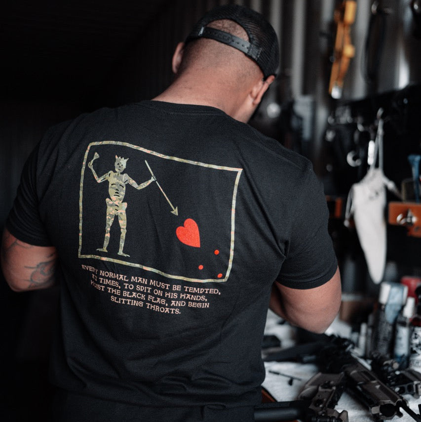 Streetwear Brand Clothing - ホイスト・ザ・ブラック・フラッグ サベージ・タクティシャンズ ミリタリーテクティカルトレンド ブランド グラフィックTシャツ コットン